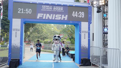 Race photo from KEMLU RUN 2025