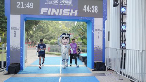 Race photo from KEMLU RUN 2025