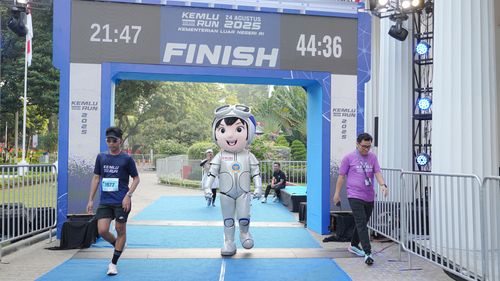 Race photo from KEMLU RUN 2025