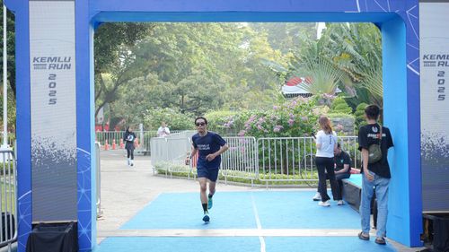 Race photo from KEMLU RUN 2025