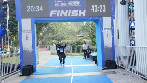 Race photo from KEMLU RUN 2025