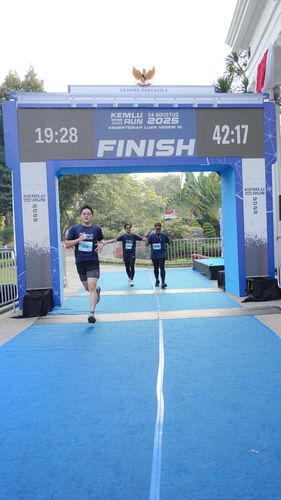 Race photo from KEMLU RUN 2025
