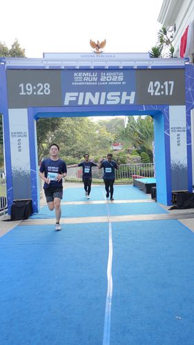 Race photo from KEMLU RUN 2025