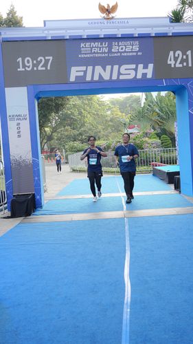 Race photo from KEMLU RUN 2025