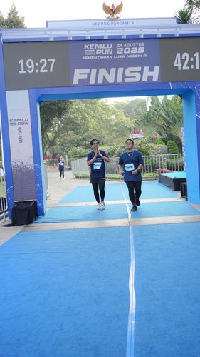 Race photo from KEMLU RUN 2025