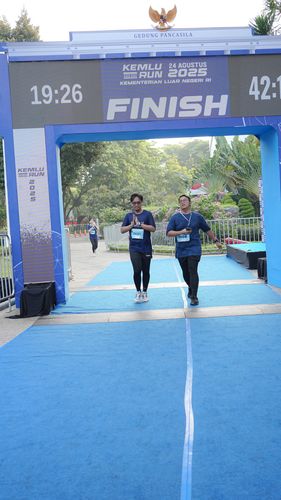 Race photo from KEMLU RUN 2025