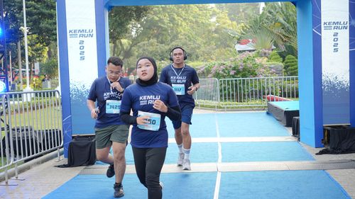Race photo from KEMLU RUN 2025