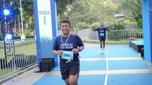 Race photo from KEMLU RUN 2025