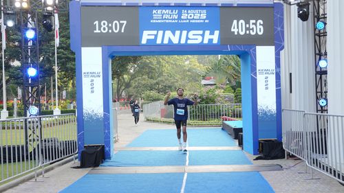 Race photo from KEMLU RUN 2025