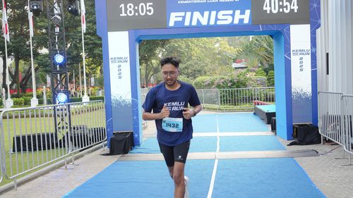Race photo from KEMLU RUN 2025