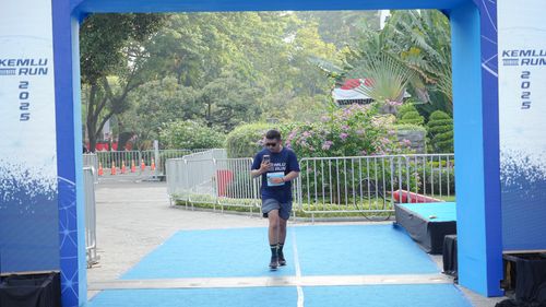 Race photo from KEMLU RUN 2025