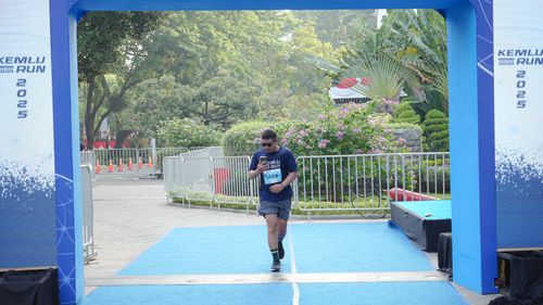 Race photo from KEMLU RUN 2025