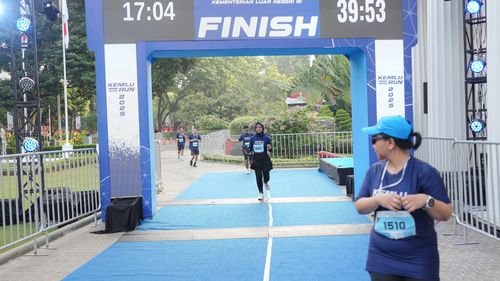 Race photo from KEMLU RUN 2025