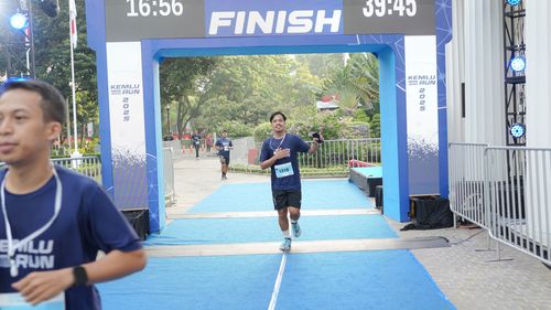 Race photo from KEMLU RUN 2025