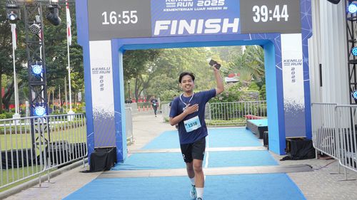 Race photo from KEMLU RUN 2025
