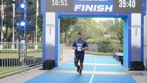 Race photo from KEMLU RUN 2025