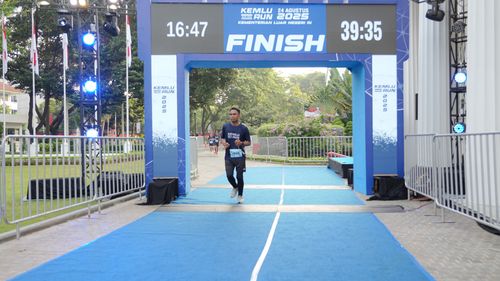 Race photo from KEMLU RUN 2025