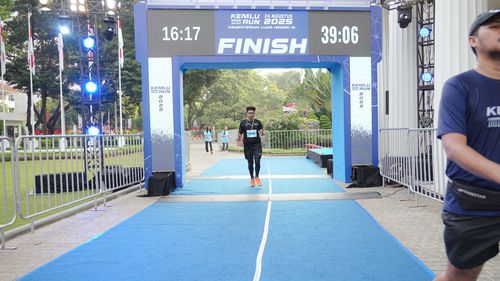 Race photo from KEMLU RUN 2025