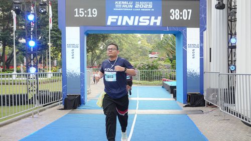 Race photo from KEMLU RUN 2025