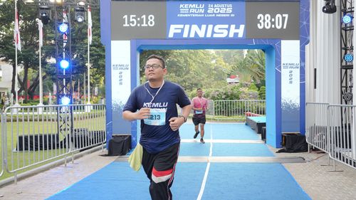 Race photo from KEMLU RUN 2025