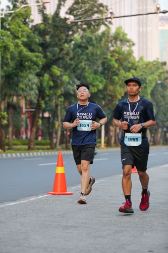 Race photo from KEMLU RUN 2025