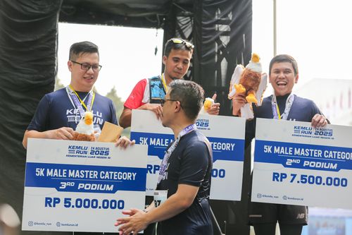 Race photo from KEMLU RUN 2025