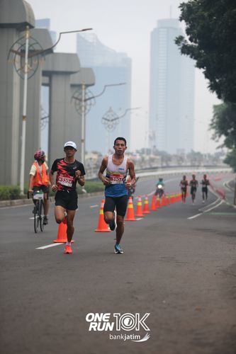 Race photo from ONE RUN 10 K