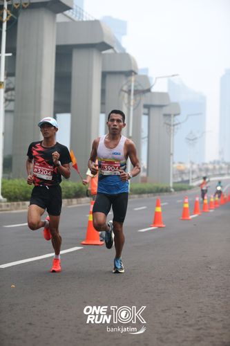 Race photo from ONE RUN 10 K