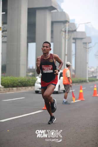 Race photo from ONE RUN 10 K