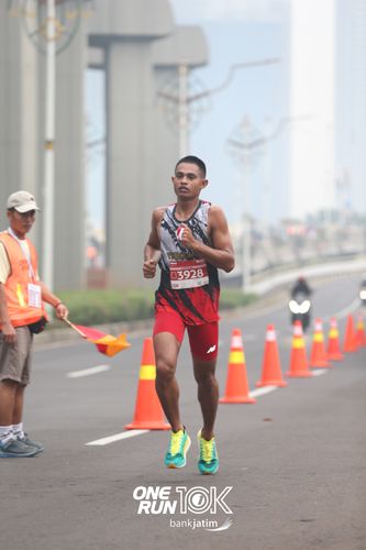 Race photo from ONE RUN 10 K