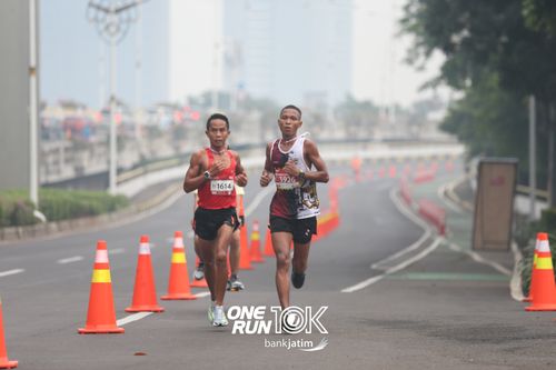 Race photo from ONE RUN 10 K