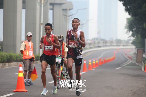 Race photo from ONE RUN 10 K