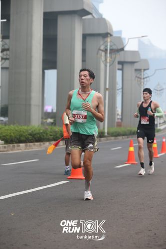Race photo from ONE RUN 10 K