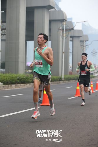 Race photo from ONE RUN 10 K