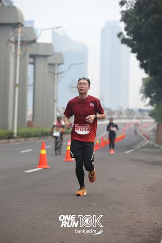 Race photo from ONE RUN 10 K