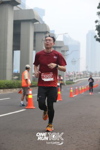 Race photo from ONE RUN 10 K