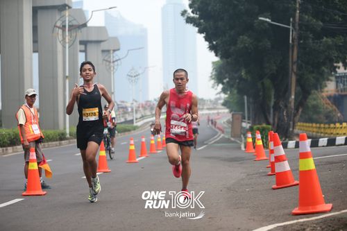 Race photo from ONE RUN 10 K