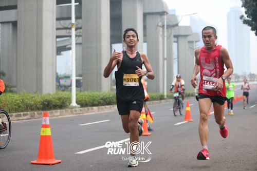 Race photo from ONE RUN 10 K