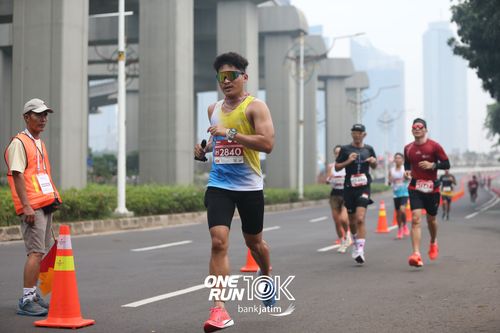 Race photo from ONE RUN 10 K
