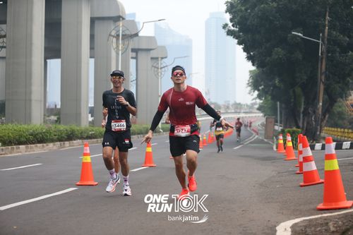 Race photo from ONE RUN 10 K
