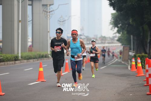 Race photo from ONE RUN 10 K