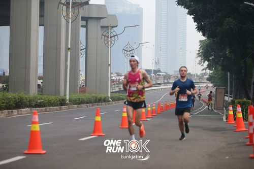 Race photo from ONE RUN 10 K