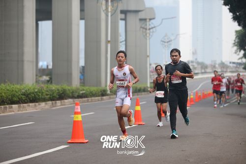 Race photo from ONE RUN 10 K