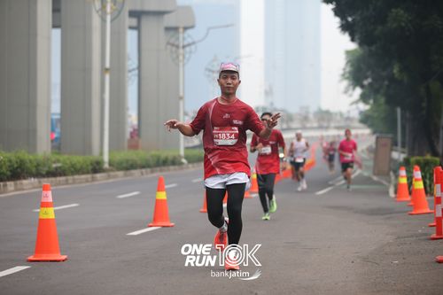 Race photo from ONE RUN 10 K