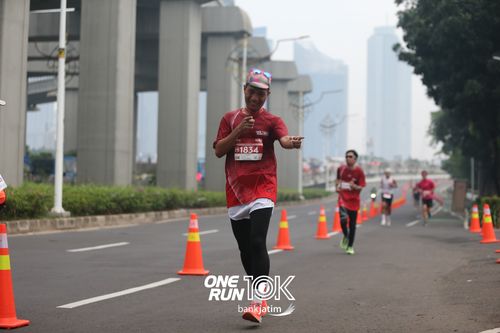 Race photo from ONE RUN 10 K