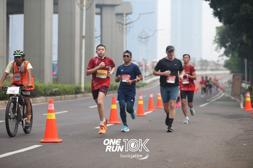 Race photo from ONE RUN 10 K