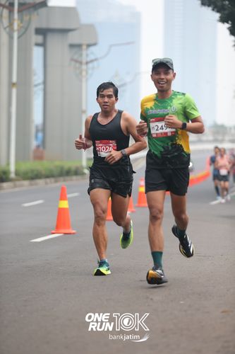 Race photo from ONE RUN 10 K