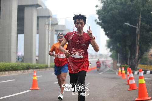 Race photo from ONE RUN 10 K