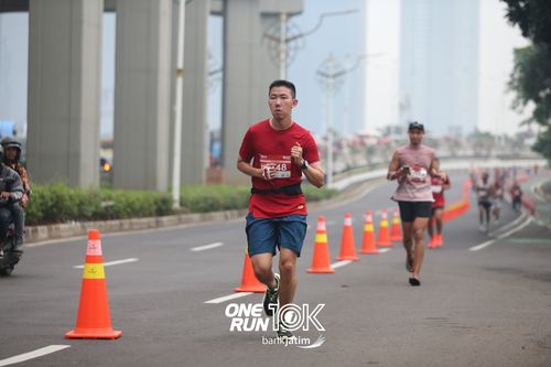 Race photo from ONE RUN 10 K