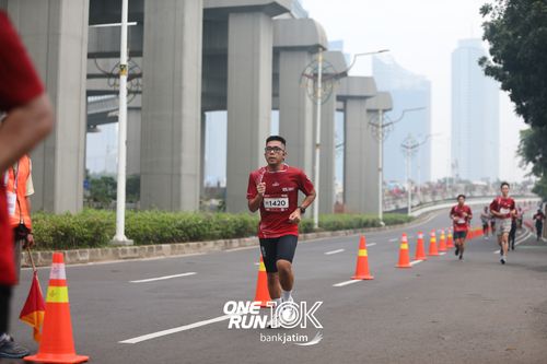 Race photo from ONE RUN 10 K